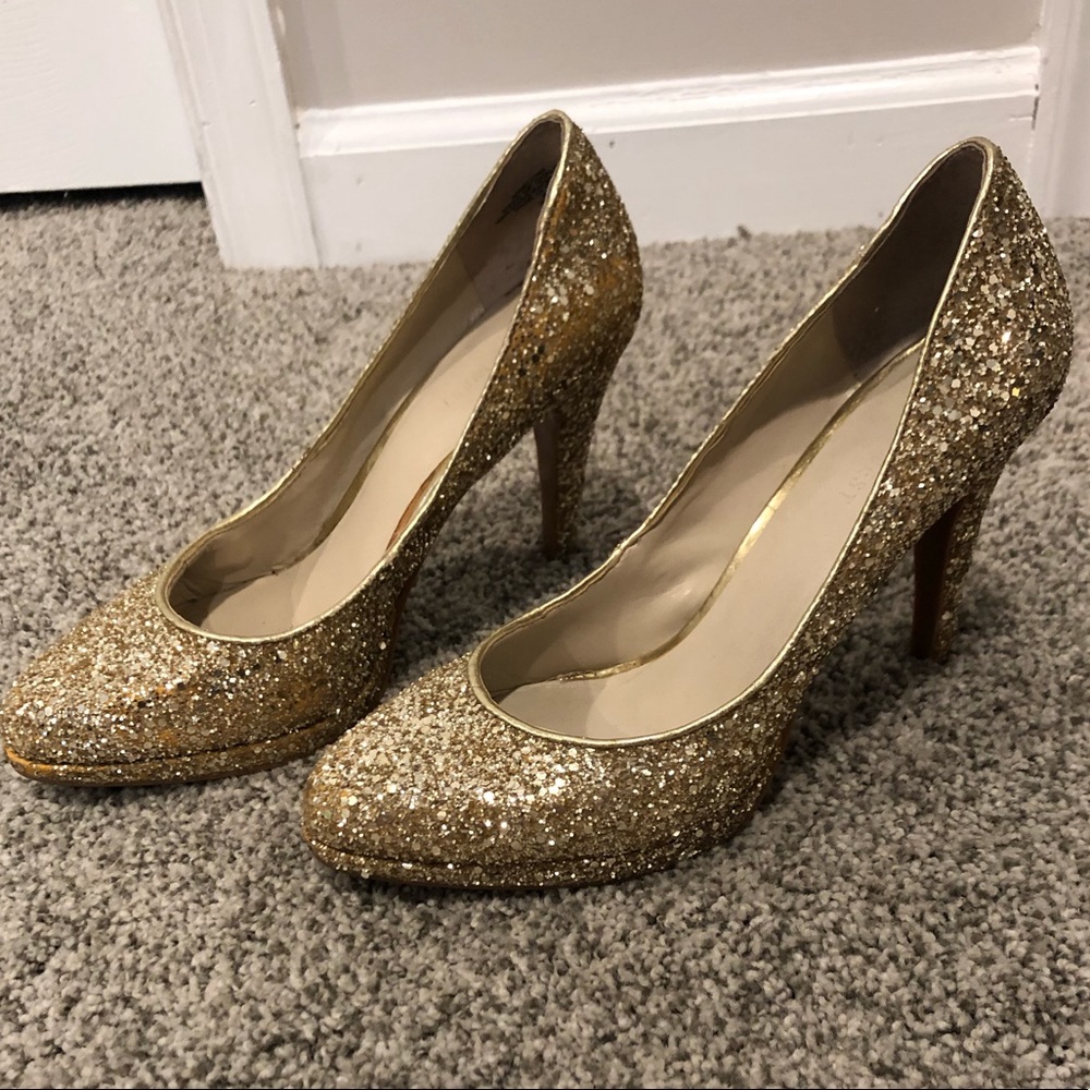 Gold, sequined high heels
